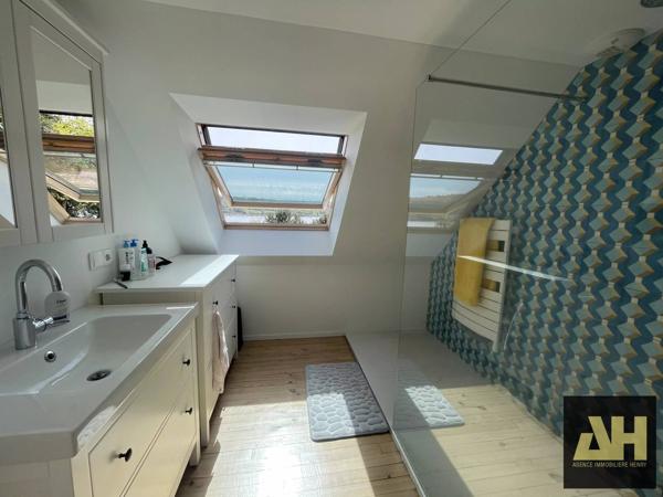EXCEPTIONNEL- PROXIMITÉ BREST- CADRE PRIVILÉGIÉ POUR CETTE BELLE MAISON AU BORD DE L'EAU AVEC PISCINE - RARE