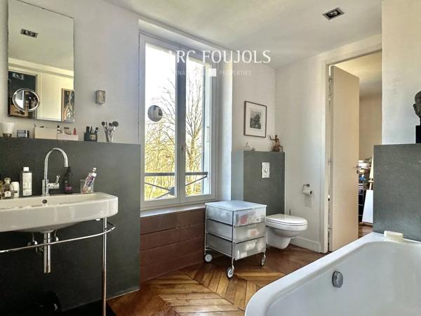 MEUDON Maison ancienne de 7 pièces. Jardin de 325 m² . Vues. 2 080 000 €