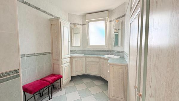 Maison 4 chambres avec véranda et jardin de 2 000 m²