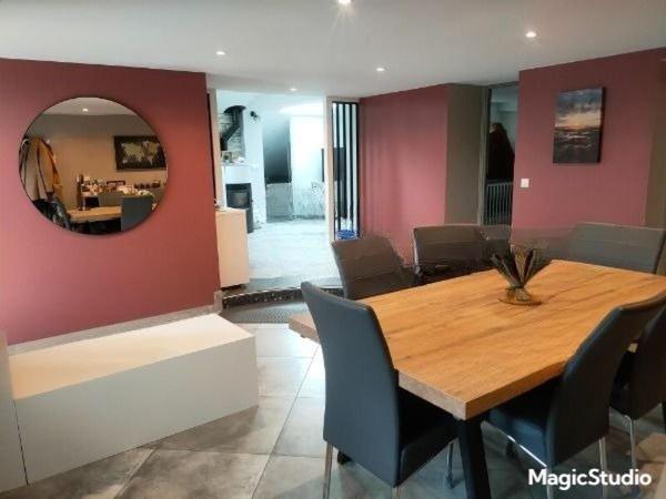 JOLI appartement rénové 3 chambres à  DOUBS à 5 min de PONTARLIER avec garage et extérieur