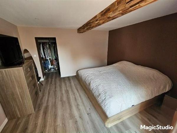 JOLI appartement rénové 3 chambres à  DOUBS à 5 min de PONTARLIER avec garage et extérieur