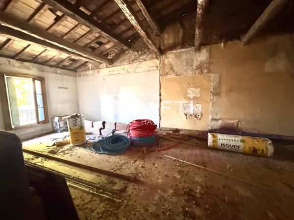 IMMEUBLE À RÉNOVER – GROS POTENTIEL – FORTE DÉCOTE