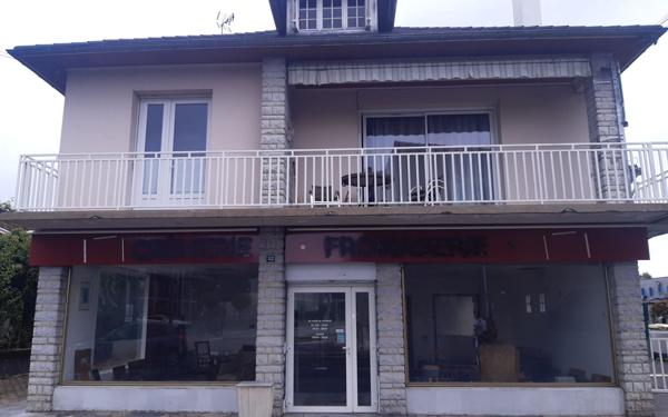 Immeuble à vendre    8 pièces •  Oloron-Sainte-Marie