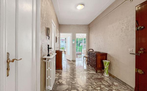 Appartement à vendre    3 pièces • 70 m2 Nice