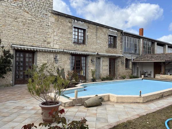 Vente                                                      Maison
                        
                     5 pièces                      184 m2                     à Épannes