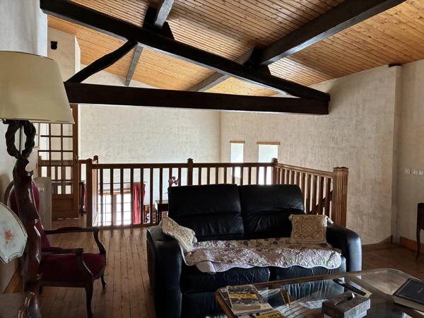 Vente                                                      Maison
                        
                     5 pièces                      184 m2                     à Épannes