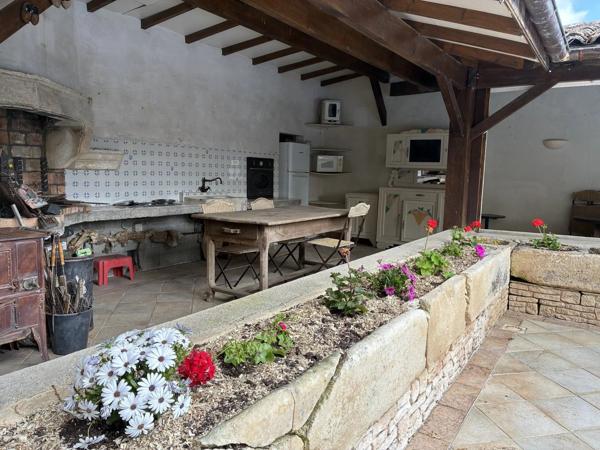 Vente                                                      Maison
                        
                     5 pièces                      184 m2                     à Épannes