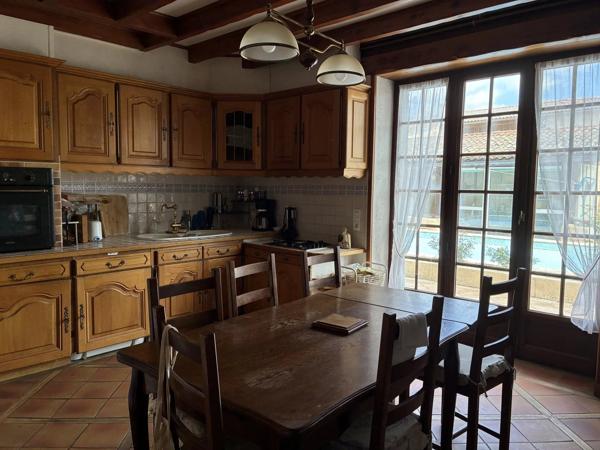 Vente                                                      Maison
                        
                     5 pièces                      184 m2                     à Épannes