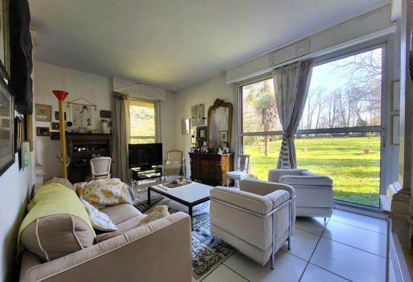 Maison d'architecte au bourg de SCAER