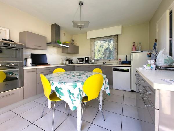 Maison d'architecte au bourg de SCAER