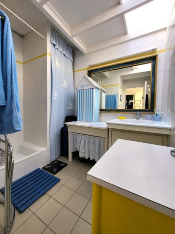 Maison d'architecte au bourg de SCAER