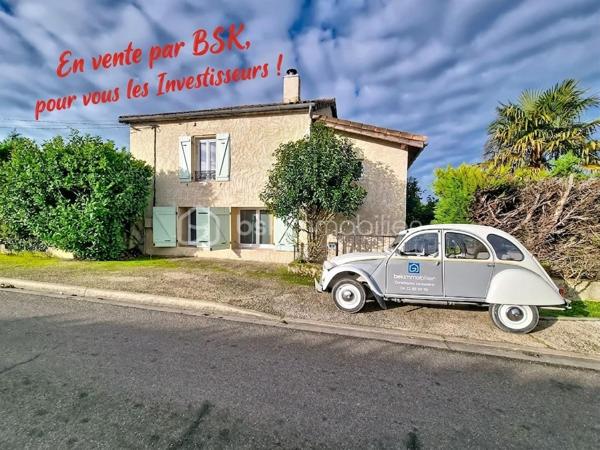 Christophe LAMAZERE pour le Réseau BSK Immobilier : Je vous présente cette maison  avec 2 logements, des années 30/40 avec un jardin clôturé à Gondrin entre Condom et Eauze (15 min chaque).

Cette maison est construite sur deux niveaux. 
Le premier étage a été récemment rénové. C'est pimpant, lumineux et contemporain. La cuisine équipée et moderne nous accueille et permet l'accès à une pièce de vie (séjour, salle à manger) traversante. Salle de bain récente également et deux chambres dont une chambre pour enfant. 
Le RDC est plutôt à rafraichir avec toutefois une salle de douche récente et très contemporaine et les arrivées d'eau et évacuations qui permettent la mise en place à peu de frais d'une nouvelle cuisine. 
Les deux plateaux peuvent être aisément séparés si toutefois l'option de deux logements était prise avec leurs 2 entrées séparées ainsi que chacun avec leur propre jardin. 

Mon avis : Cette maison permet d'avoir plusieurs typologies d'acquéreurs :
-  Des investisseurs pour créer 2 logements dans un département en manque d'offres locatives et dans une localisation idéalement située à 15 min de 2 bassins d'emplois. Taux de rentabilité supérieur à 8% brut. 
- Un projet de vie transgénérationnel avec parents et enfants vivant sous le même toit tout en étant indépendants
- Des primo-accédants avec la possibilité de louer une des deux parties pour rentabiliser le crédit immobilier. 

Reportage photo en cours de réalisation. 
Une visite vaut mieux qu'un discours, n'hésitez pas à me solliciter
Christophe LAMAZERE 06 22 82 69 70