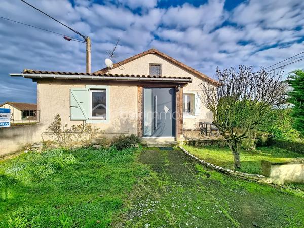 Christophe LAMAZERE pour le Réseau BSK Immobilier : Je vous présente cette maison  avec 2 logements, des années 30/40 avec un jardin clôturé à Gondrin entre Condom et Eauze (15 min chaque).

Cette maison est construite sur deux niveaux. 
Le premier étage a été récemment rénové. C'est pimpant, lumineux et contemporain. La cuisine équipée et moderne nous accueille et permet l'accès à une pièce de vie (séjour, salle à manger) traversante. Salle de bain récente également et deux chambres dont une chambre pour enfant. 
Le RDC est plutôt à rafraichir avec toutefois une salle de douche récente et très contemporaine et les arrivées d'eau et évacuations qui permettent la mise en place à peu de frais d'une nouvelle cuisine. 
Les deux plateaux peuvent être aisément séparés si toutefois l'option de deux logements était prise avec leurs 2 entrées séparées ainsi que chacun avec leur propre jardin. 

Mon avis : Cette maison permet d'avoir plusieurs typologies d'acquéreurs :
-  Des investisseurs pour créer 2 logements dans un département en manque d'offres locatives et dans une localisation idéalement située à 15 min de 2 bassins d'emplois. Taux de rentabilité supérieur à 8% brut. 
- Un projet de vie transgénérationnel avec parents et enfants vivant sous le même toit tout en étant indépendants
- Des primo-accédants avec la possibilité de louer une des deux parties pour rentabiliser le crédit immobilier. 

Reportage photo en cours de réalisation. 
Une visite vaut mieux qu'un discours, n'hésitez pas à me solliciter
Christophe LAMAZERE 06 22 82 69 70