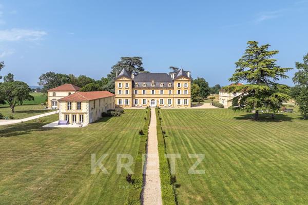 Duplex de 150 m² avec terrasse privative dans la longère du château