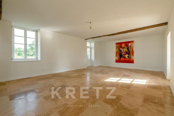 Duplex de 150 m² avec terrasse privative dans la longère du château