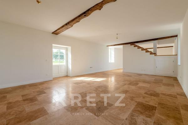 Duplex de 150 m² avec terrasse privative dans la longère du château