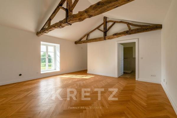 Duplex de 150 m² avec terrasse privative dans la longère du château