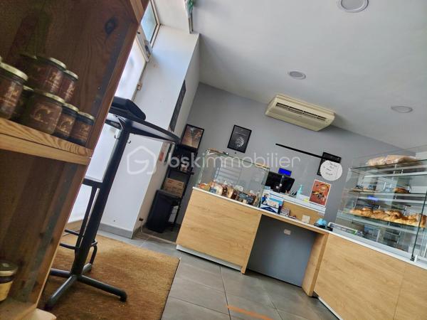 A VENDRE – Fonds de commerce de boulangerie à fort potentiel

Saisissez une opportunité rare d'acquérir un fonds de commerce de boulangerie bénéficiant d'une excellente réputation et d'une clientèle fidèle.

Bien située dans le village , cette boulangerie offre une activité pérenne avec un potentiel de développement important. L'établissement dispose d'un espace de vente accueillant, d'un laboratoire entièrement équipé et de matériel entretenu, permettant une reprise immédiate dans les meilleures conditions.

Les points forts :

* Clientèle régulière et de proximité.
* Équipement professionnel complet et fonctionnel.
* Chiffre d'affaires stable avec perspectives d'évolution.
* Activité idéale pour un artisan boulanger, un investisseur ou un projet familial.

Cette affaire clé en main représente une excellente opportunité pour développer une activité rentable tout en bénéficiant d'un outil de travail performant et d'une image de qualité.
N' hésitez pas à me contacter au 07.80.48.01.50.