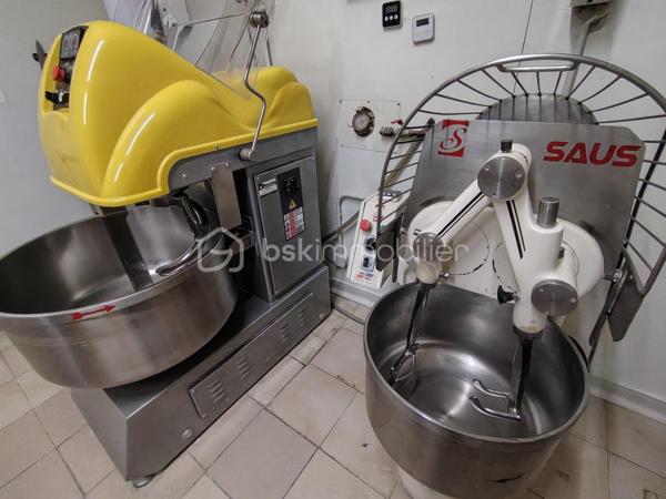 A VENDRE – Fonds de commerce de boulangerie à fort potentiel

Saisissez une opportunité rare d'acquérir un fonds de commerce de boulangerie bénéficiant d'une excellente réputation et d'une clientèle fidèle.

Bien située dans le village , cette boulangerie offre une activité pérenne avec un potentiel de développement important. L'établissement dispose d'un espace de vente accueillant, d'un laboratoire entièrement équipé et de matériel entretenu, permettant une reprise immédiate dans les meilleures conditions.

Les points forts :

* Clientèle régulière et de proximité.
* Équipement professionnel complet et fonctionnel.
* Chiffre d'affaires stable avec perspectives d'évolution.
* Activité idéale pour un artisan boulanger, un investisseur ou un projet familial.

Cette affaire clé en main représente une excellente opportunité pour développer une activité rentable tout en bénéficiant d'un outil de travail performant et d'une image de qualité.
N' hésitez pas à me contacter au 07.80.48.01.50.