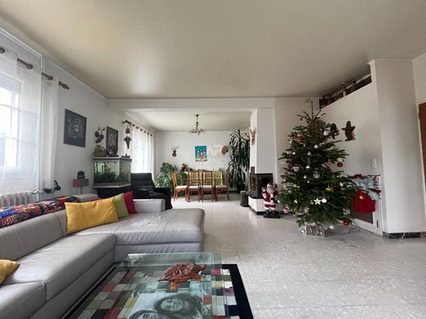 Maison à vendre à Saint Ouen L'Aumône €495 000 ** - Référence 11125