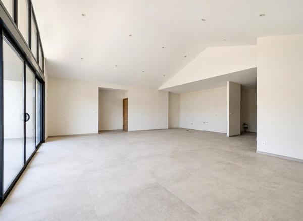 Maison neuve - 7 pièces - 180 m²