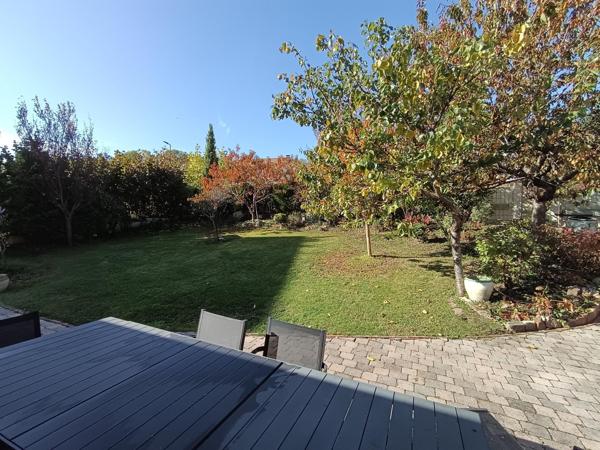 Superbe Propriété offrant des prestations Haut de Gamme au calme absolu