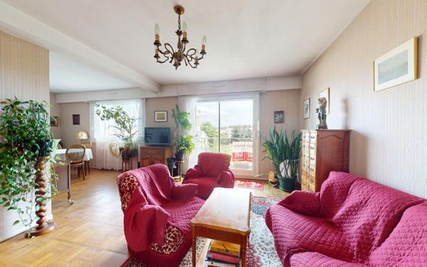 Appartement à vendre    4 pièces • 84 m2 Bron