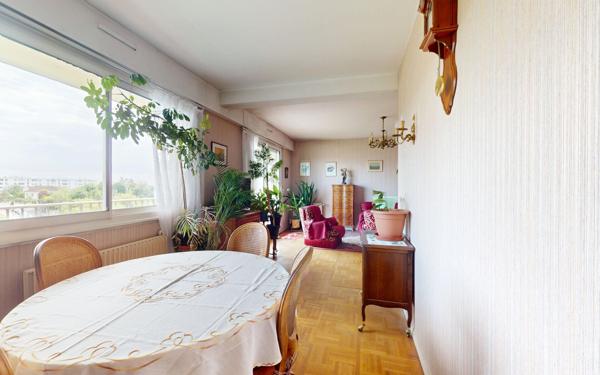 Appartement à vendre    4 pièces • 84 m2 Bron