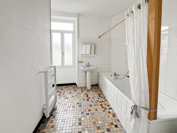 Immeuble 8 pièces - 301 m²