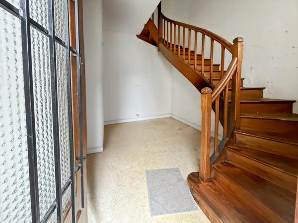 Immeuble 8 pièces - 301 m²