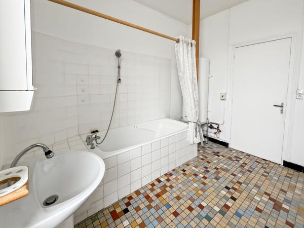 Immeuble 8 pièces - 301 m²