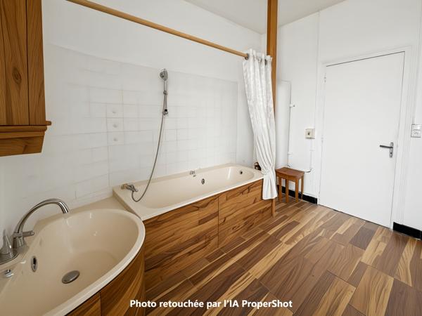 Immeuble 8 pièces - 301 m²