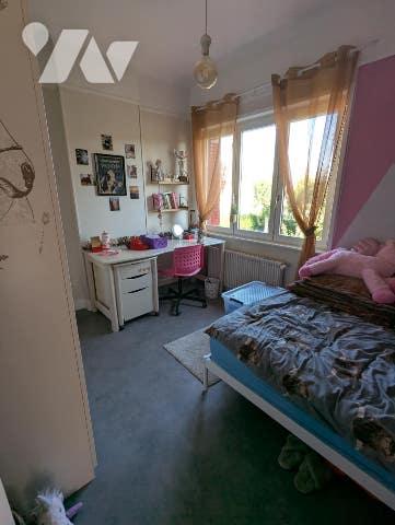 Maison de ville en pierres rénovée de type 5 d'une surface de 110m² sur terrain de 610m²