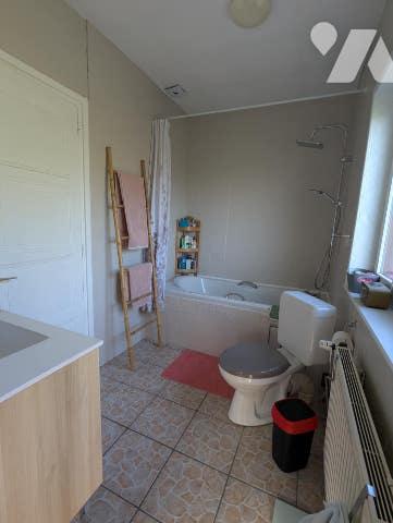 Maison de ville en pierres rénovée de type 5 d'une surface de 110m² sur terrain de 610m²