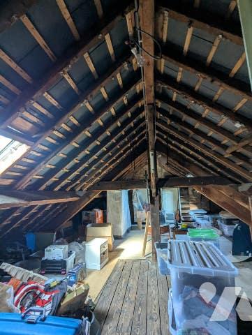 Maison de ville en pierres rénovée de type 5 d'une surface de 110m² sur terrain de 610m²