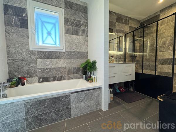 Vente
                Villa118 m² - NIMES (30900)
