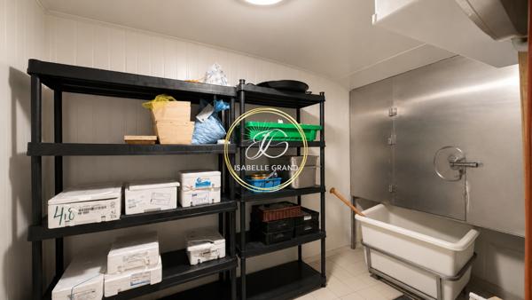 Local Commercial
        
        - 110 m² Exclusivité 138 000 € *