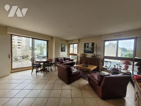 Situé dans le secteur de Rennes, à proximité du Parc du Thabor et de la place Saint-Germain, ce...