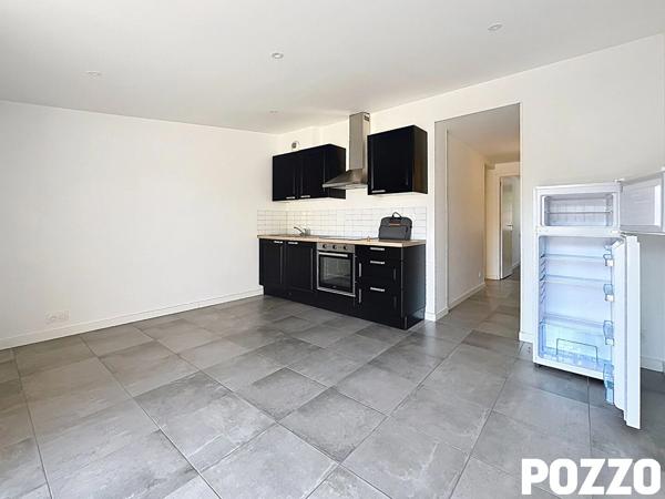 A VENDRE. IMMEUBLE DE RAPPORT. 3 APPT. DPE C ! RENTABILITE ANNUELLE DE 22 260 . SAINT LO