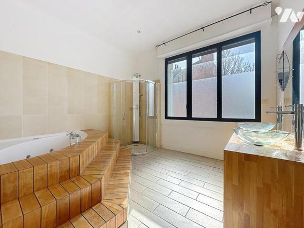 LORIENT - KERYADO - Maison aux grands Volumes avec Piscine et Jacuzzi