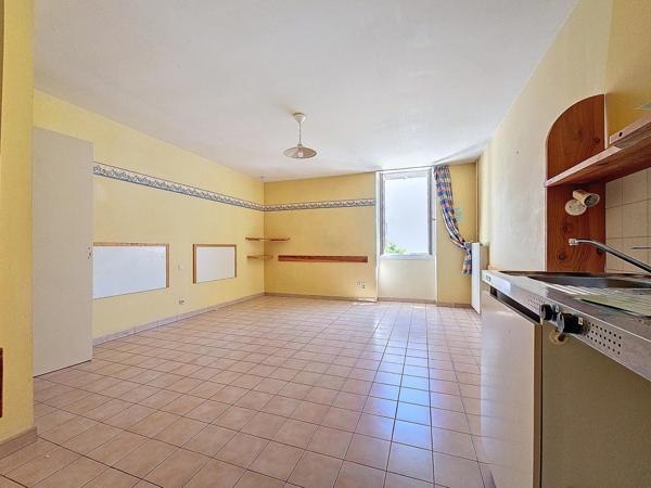 Spacieux studio lumineux idéalement situé