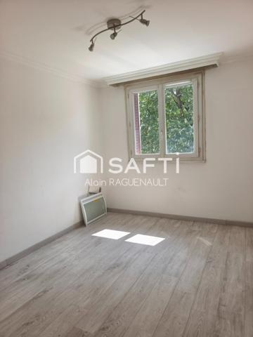 LYON 8 SANTY LA PLAINE - T3 (Deux chambres ) avec Balcon - Travaux à prévoir