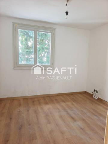 LYON 8 SANTY LA PLAINE - T3 (Deux chambres ) avec Balcon - Travaux à prévoir