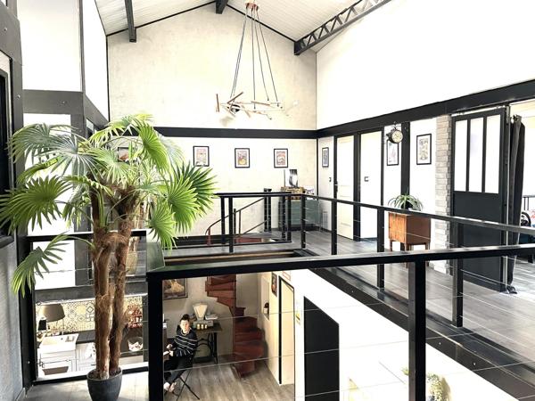 Loft industriel el lumineux T6 centre-ville