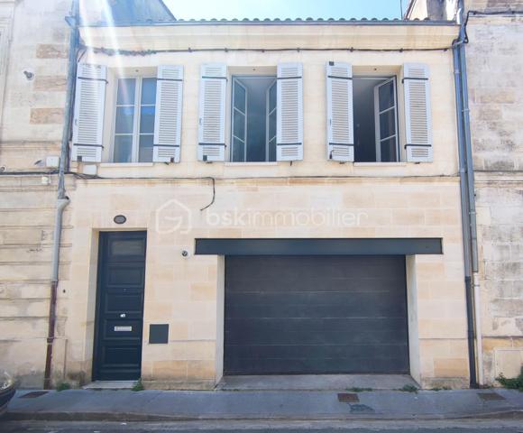 [CHARTRONS / QUARTIER PRISÉ / ÉCHOPPE RÉNOVÉE / COUR VÉGÉTALISÉE + TERRASSE / 3 CH + SUITE PARENTALE / GARAGE ]

Venez déclencher votre coup de cœur dans le quartier prisé des Chartons, à deux pas de l'Eglise Saint Martial et à proximité immédiate des commerces, des restaurants, des transports (Tram Cours du Médoc) et des écoles !

Cette maison, alliant élégamment le charme traditionnel de l'échoppe d'origine et la modernité de sa rénovation totale de 2018, saura vous séduire par ses prestations de qualité, sa fonctionnalité et son confort de vie.  

Elle se compose ainsi : 

-> Au rez-de-chaussée : 
- Entrée spacieuse avec placards (desservant l'étage, les WC, le garage)
- Pièce de vie de 36 m² ouverte sur la cour végétalisée

-> À l'étage : 
- Salle de bain avec baignoire*
- 2 chambres d'enfants de près de 11 m² chacune 
- 1 suite parentale avec salle d'eau de 13.5 m² donnant sur la terrasse
- 1 chambre de 12 m² avec un grand linéaire de placards, donnant sur la terrasse

-> À l'extérieur : 
- Cour végétalisée exposée sud-ouest de 21 m²
- Terrasse au premier étage de 8 m²
- Garage de 24.5 m²

Il n'y a plus qu'à poser vos valises dans ce bien idéal et profiter d'un agencement optimisé ainsi que du calme d'un extérieur végétalisé, en plein centre-ville ! 

---