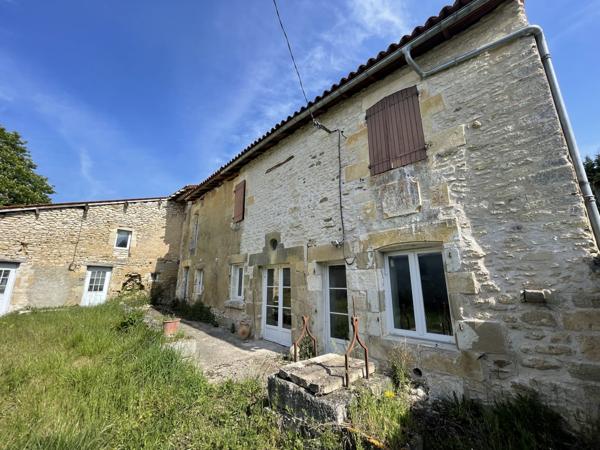 Chasseneuil-du-Poitou (86360) CORPS DE FERME avec Potentiel de 500 m2 habitables A RENOVER AU FUTUROSCOPE !