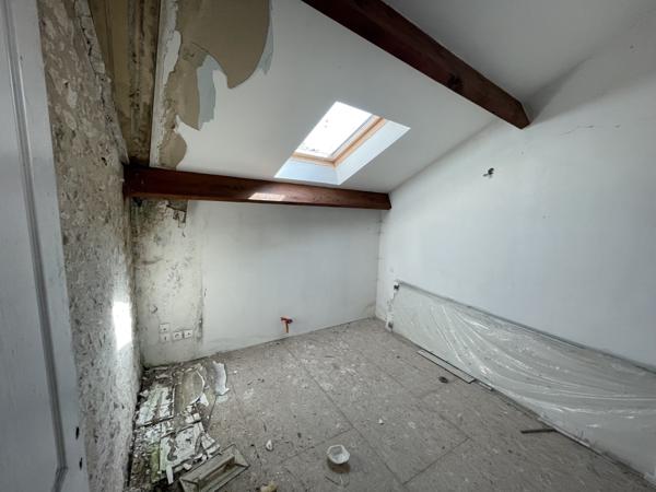 Chasseneuil-du-Poitou (86360) CORPS DE FERME avec Potentiel de 500 m2 habitables A RENOVER AU FUTUROSCOPE !