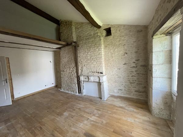 Chasseneuil-du-Poitou (86360) CORPS DE FERME avec Potentiel de 500 m2 habitables A RENOVER AU FUTUROSCOPE !