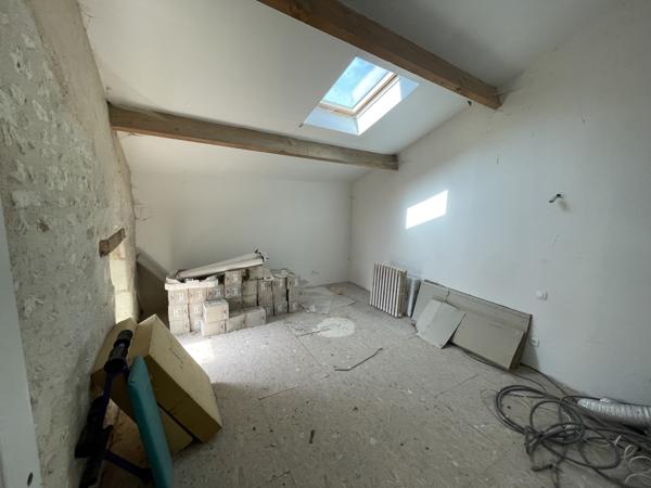 Chasseneuil-du-Poitou (86360) CORPS DE FERME avec Potentiel de 500 m2 habitables A RENOVER AU FUTUROSCOPE !