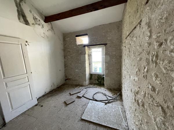 Chasseneuil-du-Poitou (86360) CORPS DE FERME avec Potentiel de 500 m2 habitables A RENOVER AU FUTUROSCOPE !